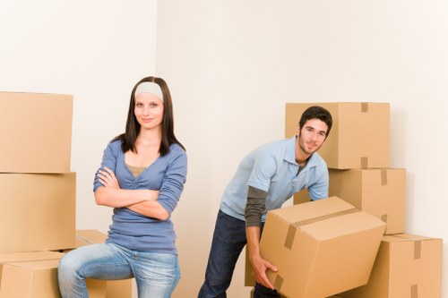 Careful packing of fragile items using Docklands packing services