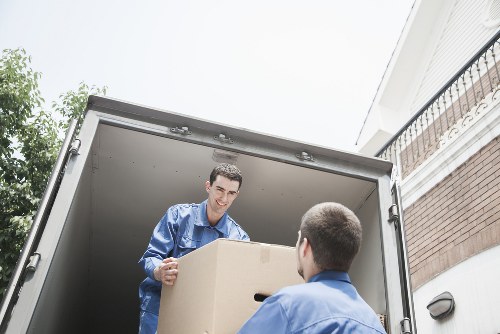 Cancellation and liability terms for a UK self storage service